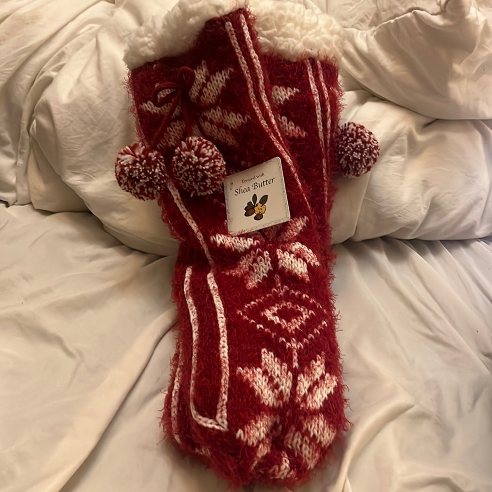 Heavy slipper socks treated with shea butter; completely lined with coziness